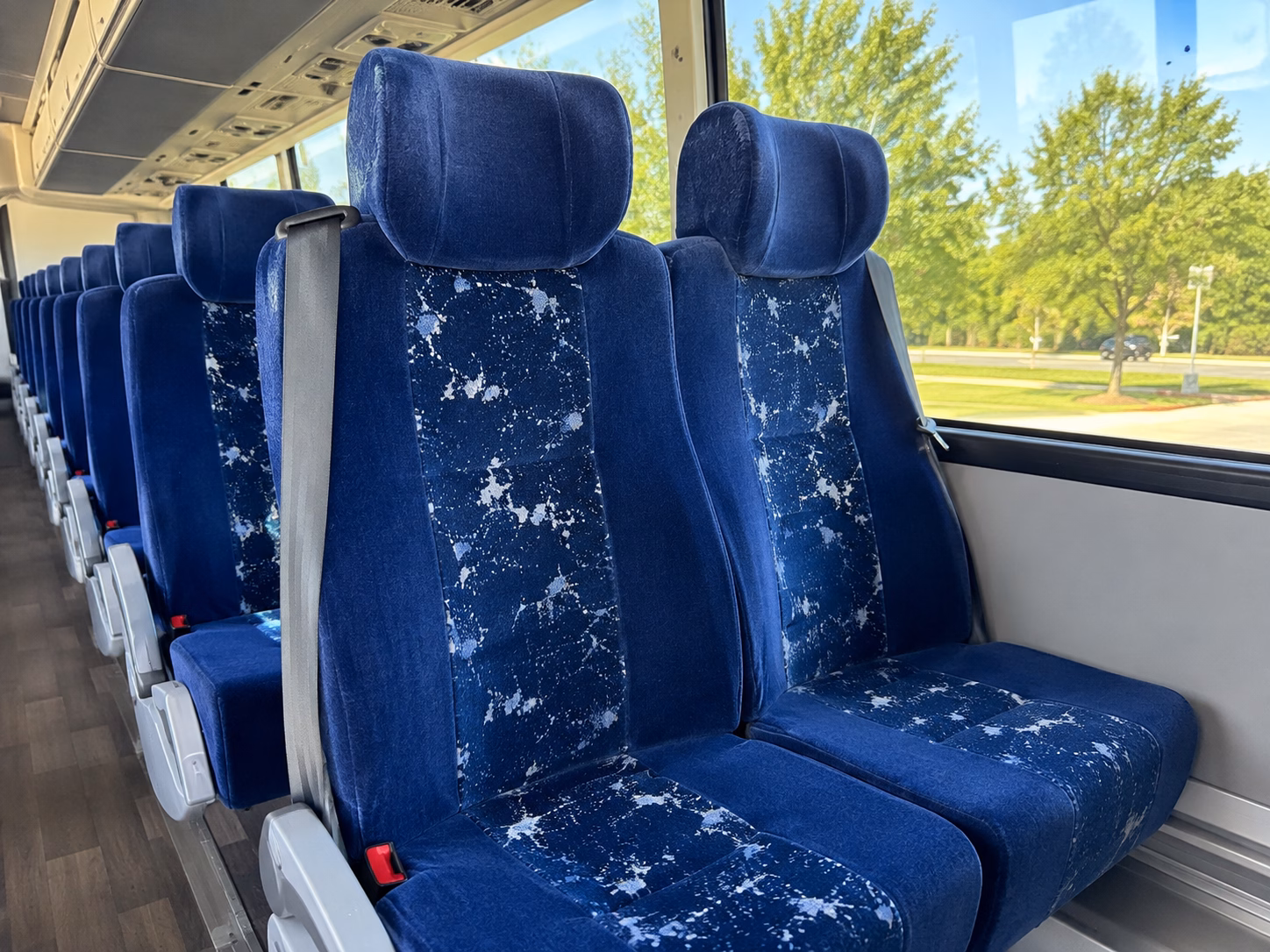 pueblocharterbuscompany com lets you find airport transfers to cos and den